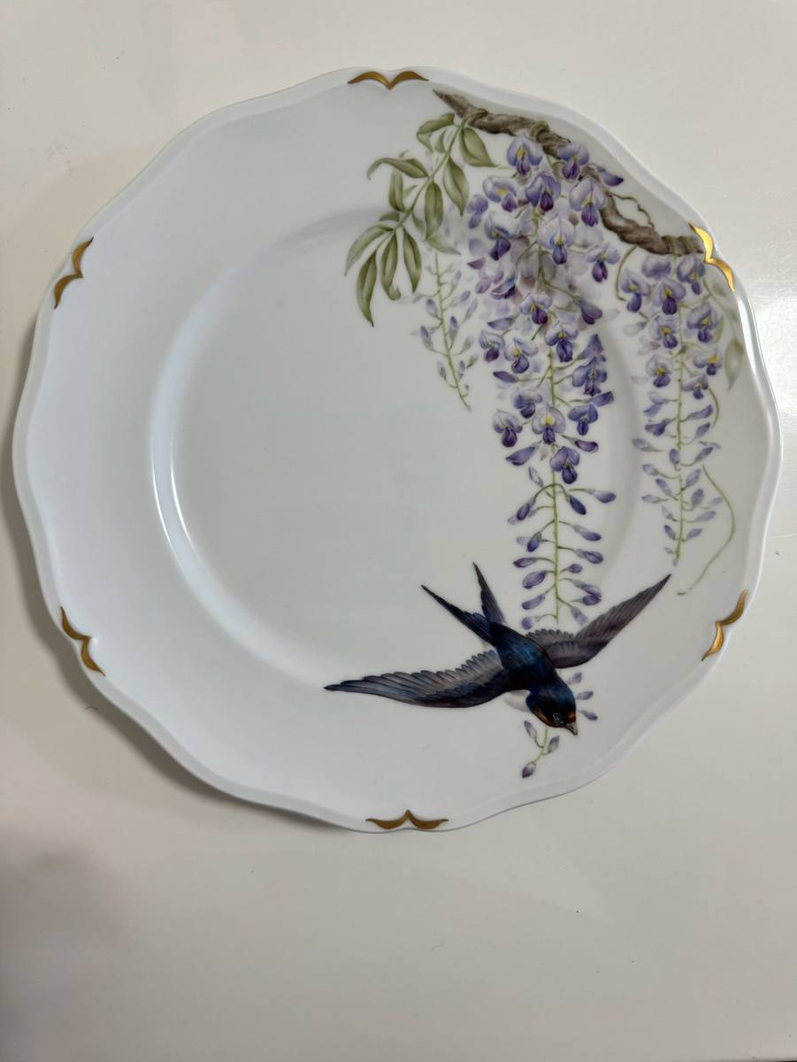 Plate painted with a swallow and wisteria